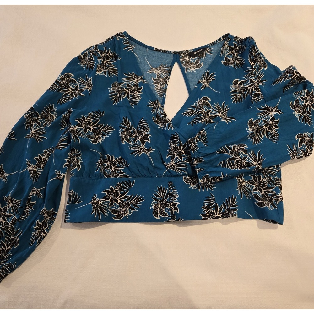 NWOT Express Cropped Vibrant Blue Open Back Blouse w/ Black Floral Design Large